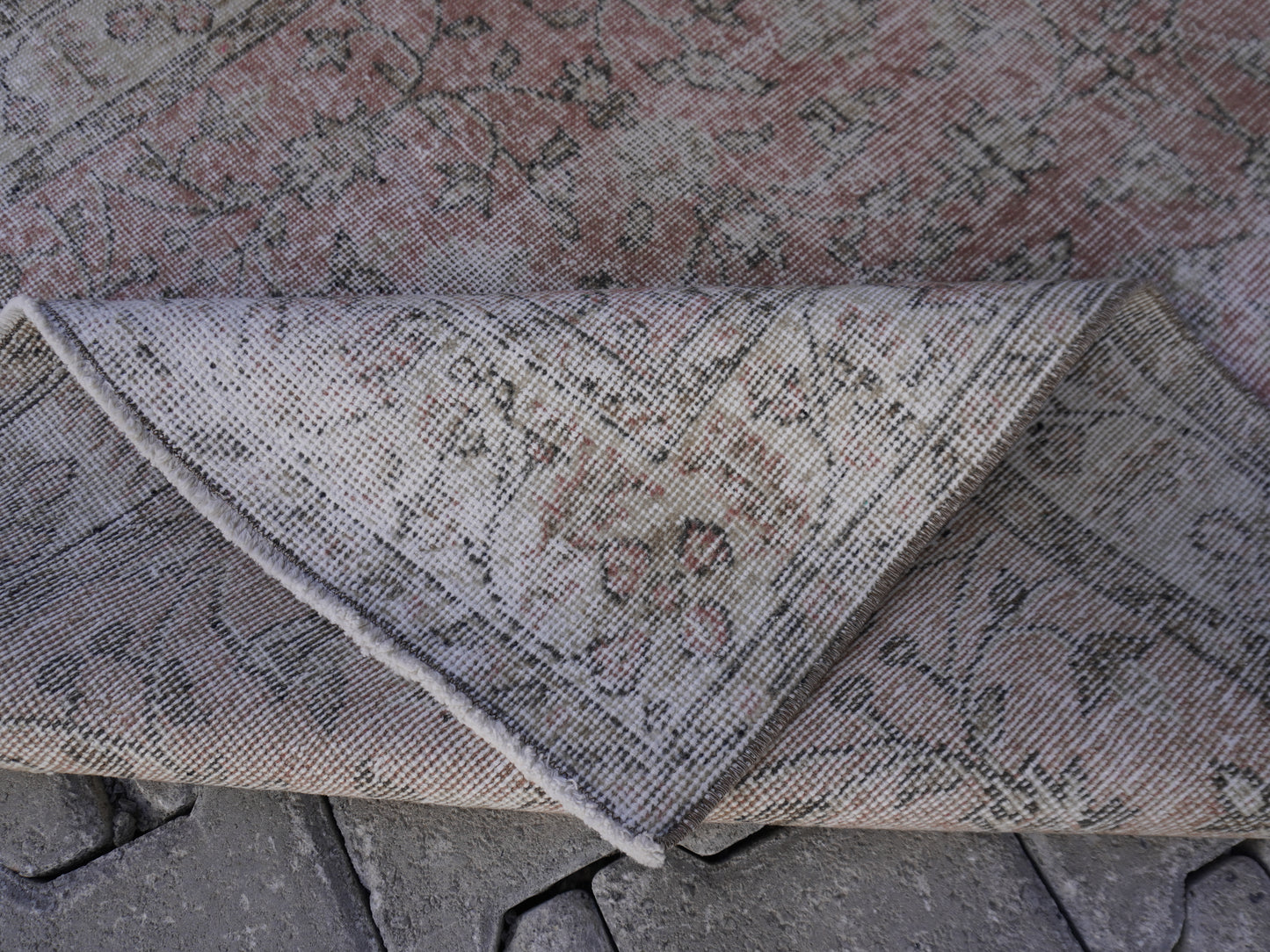 Neutral Small Rug 4x7 ft - sku 978