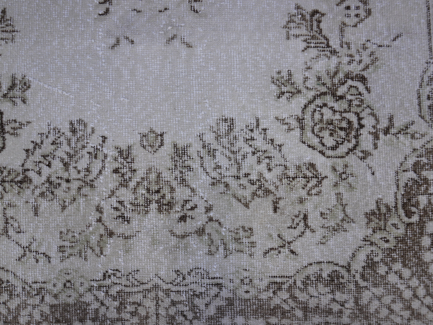 Neutral Small Rug 4x7 ft - sku 1513