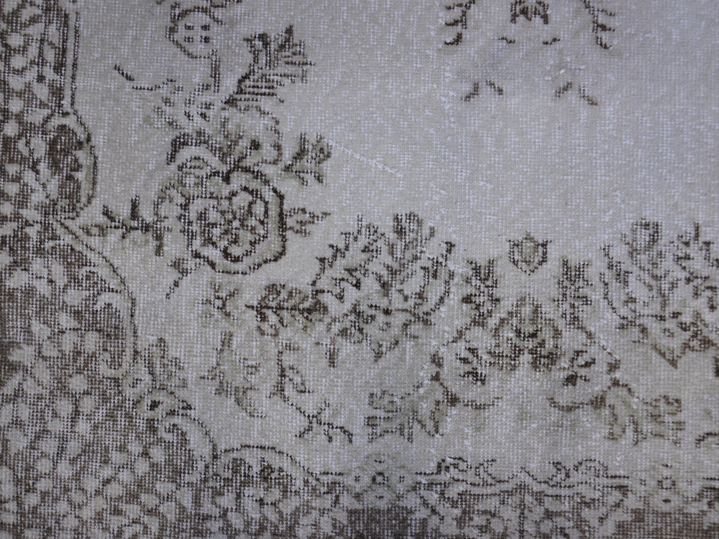 Neutral Small Rug 4x7 ft - sku 1513