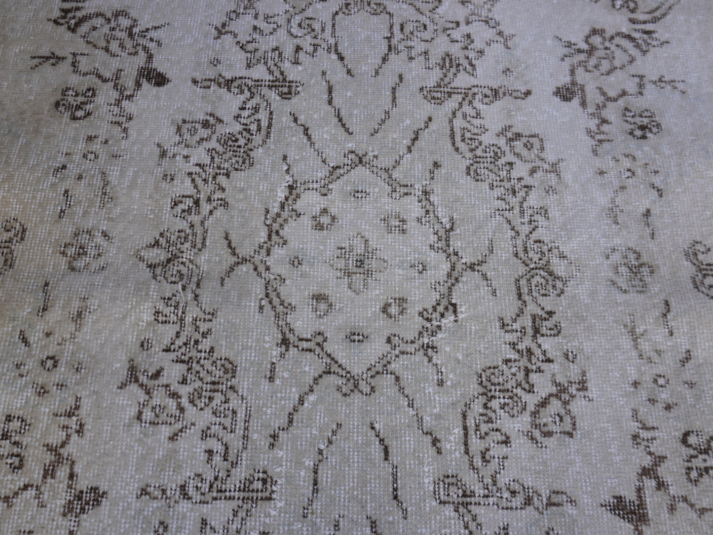 Neutral Small Rug 4x7 ft - sku 1513