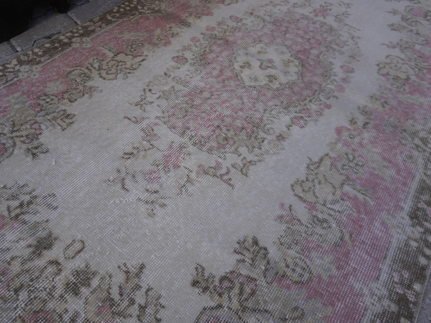 Neutral Small Rug 4x7 ft - sku 894