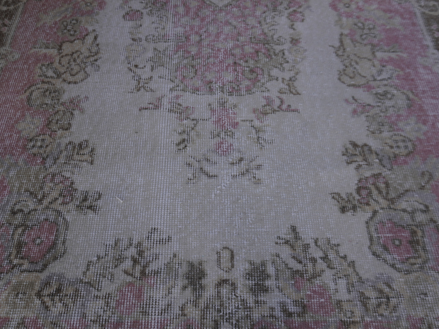 Neutral Small Rug 4x7 ft - sku 894
