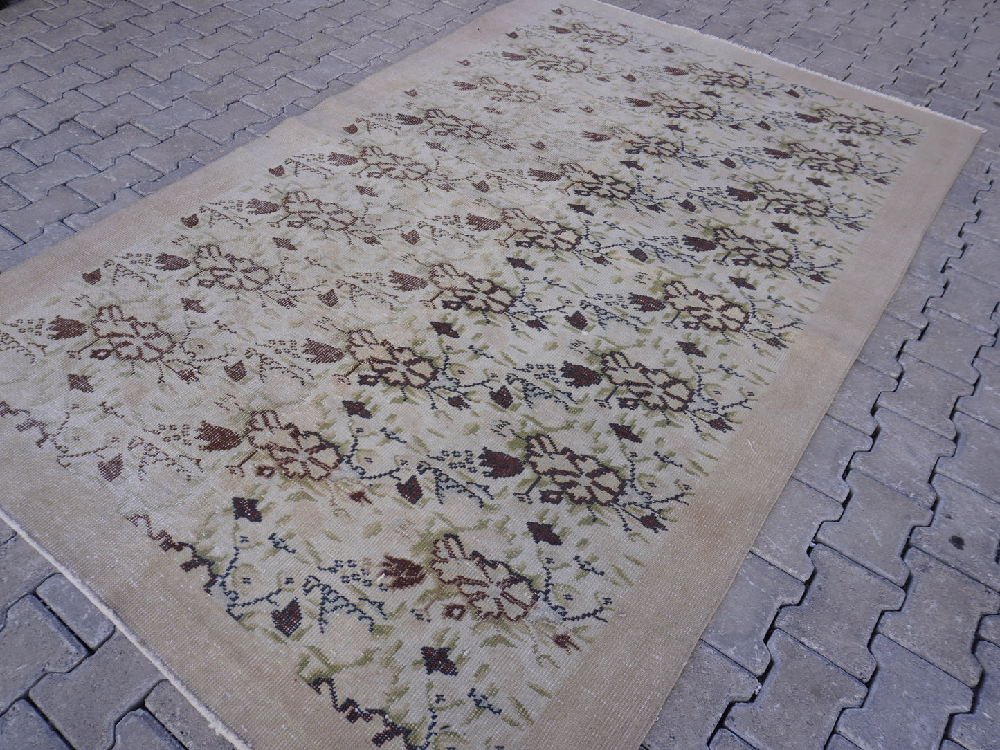 Vintage Wool Rug 6x9 ft - sku170