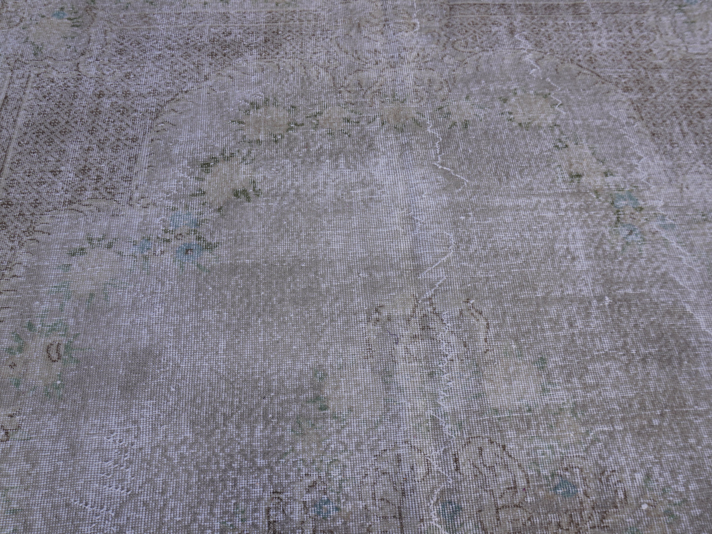 Vintage Wool isparta rug 6x10 ft - sku81