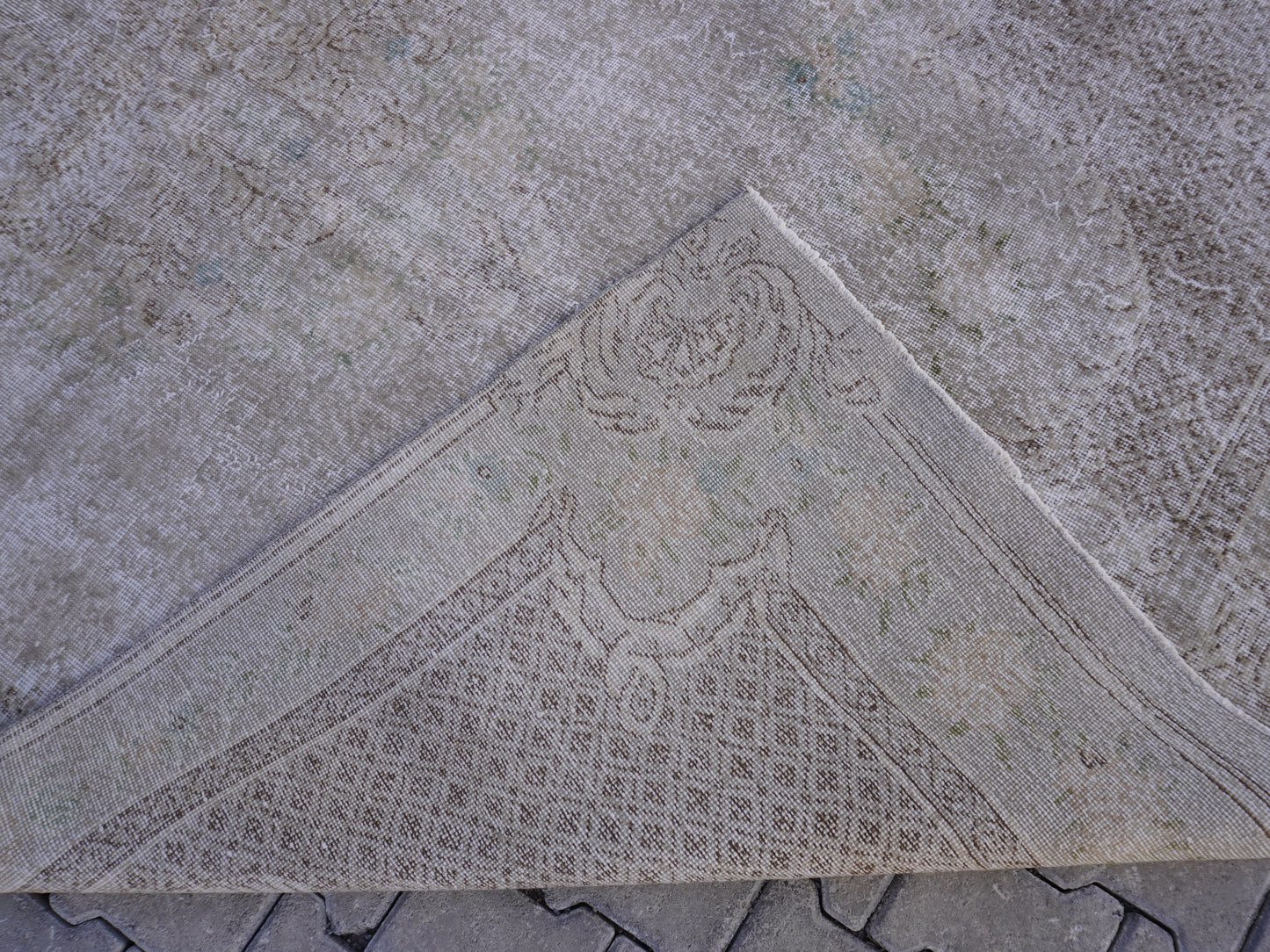 Vintage Wool isparta rug 6x10 ft - sku81