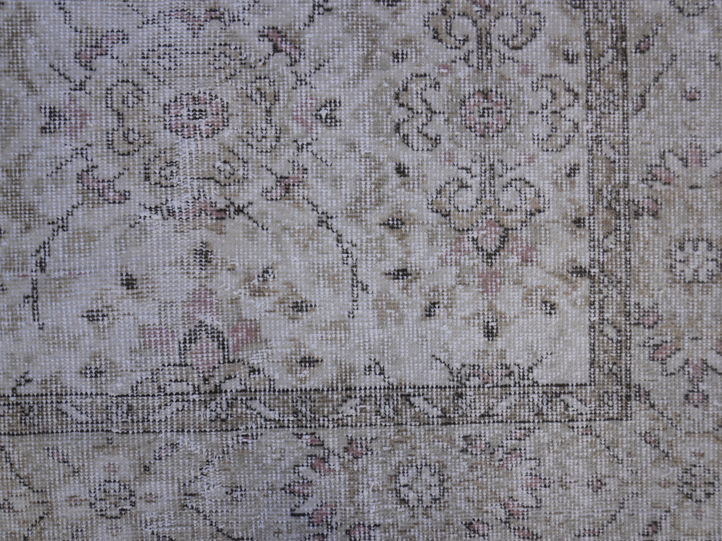Neutral Area Rug 6x10 ft - skuf315