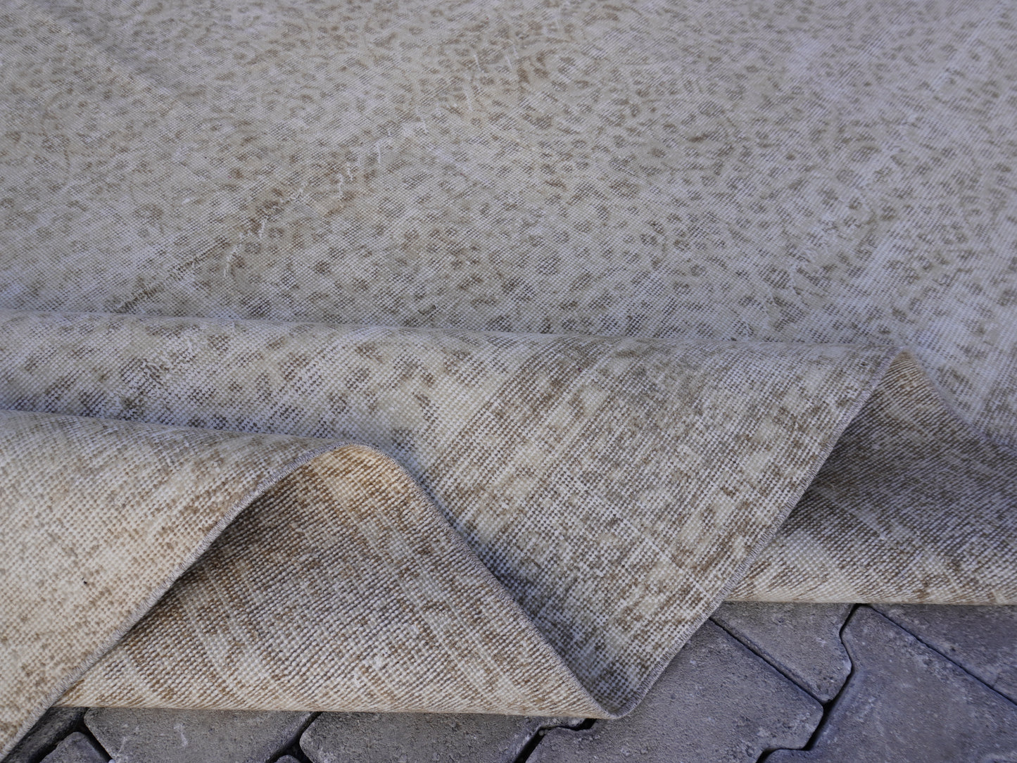 Neutral Turkish Vintage Rug 7x10 ft - skuf171
