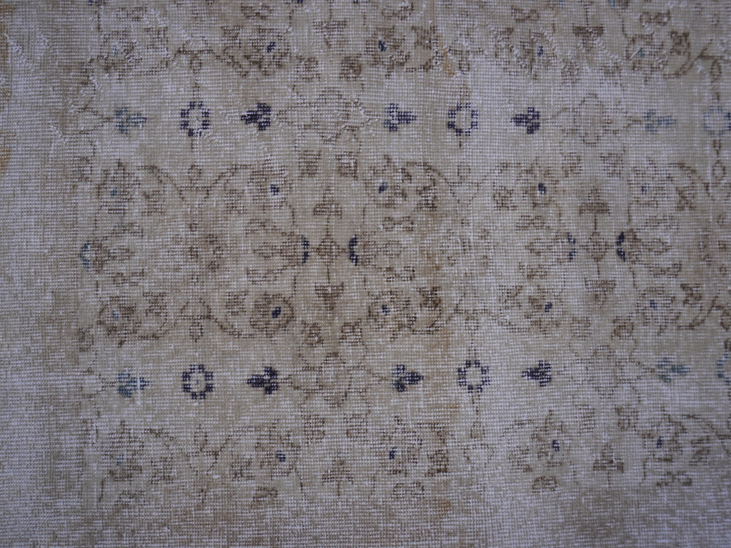 Vintage Neutral Wool Rug 7x10 ft - skuf174