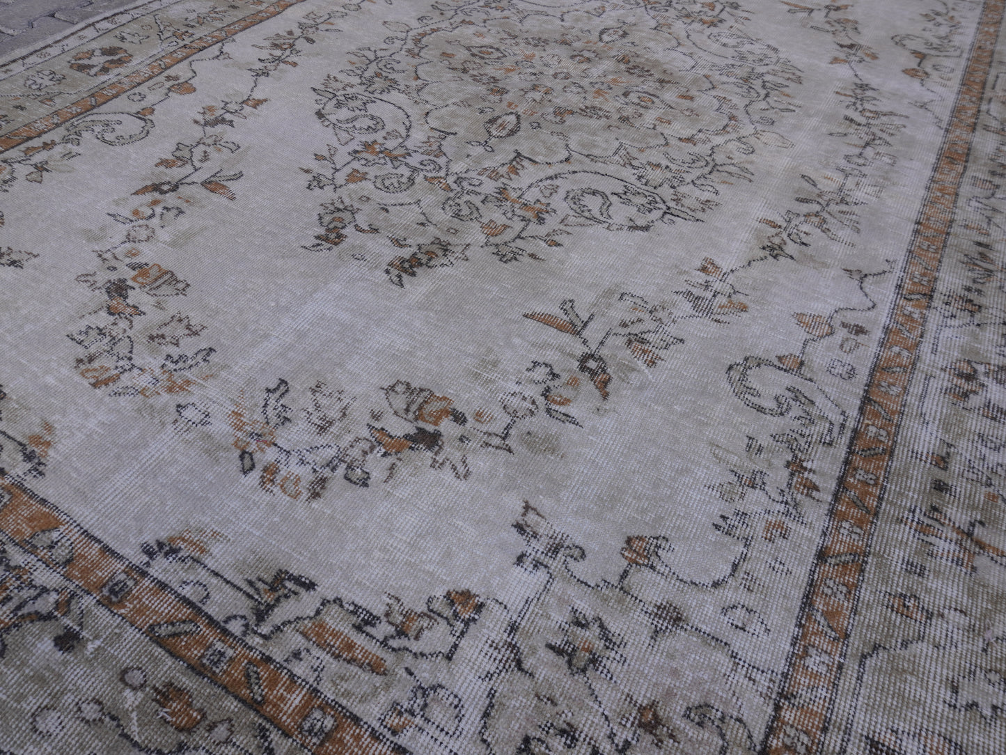 Turkish Vinatge Wool Rug 6x9 ft - skuf207