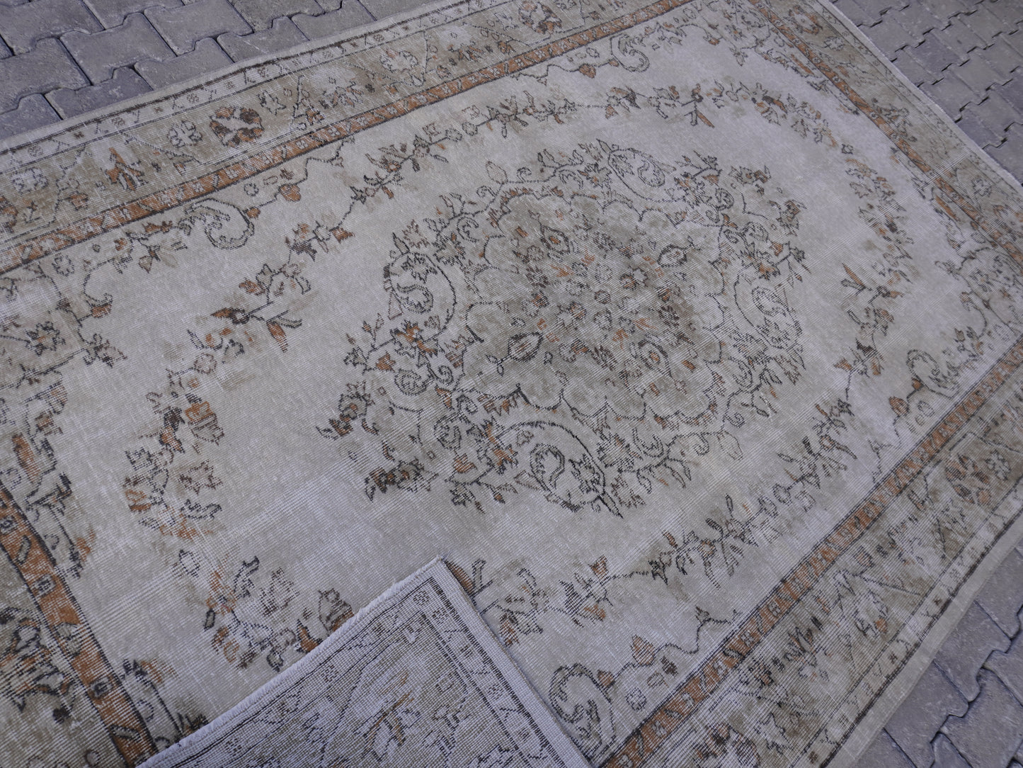 Turkish Vinatge Wool Rug 6x9 ft - skuf207