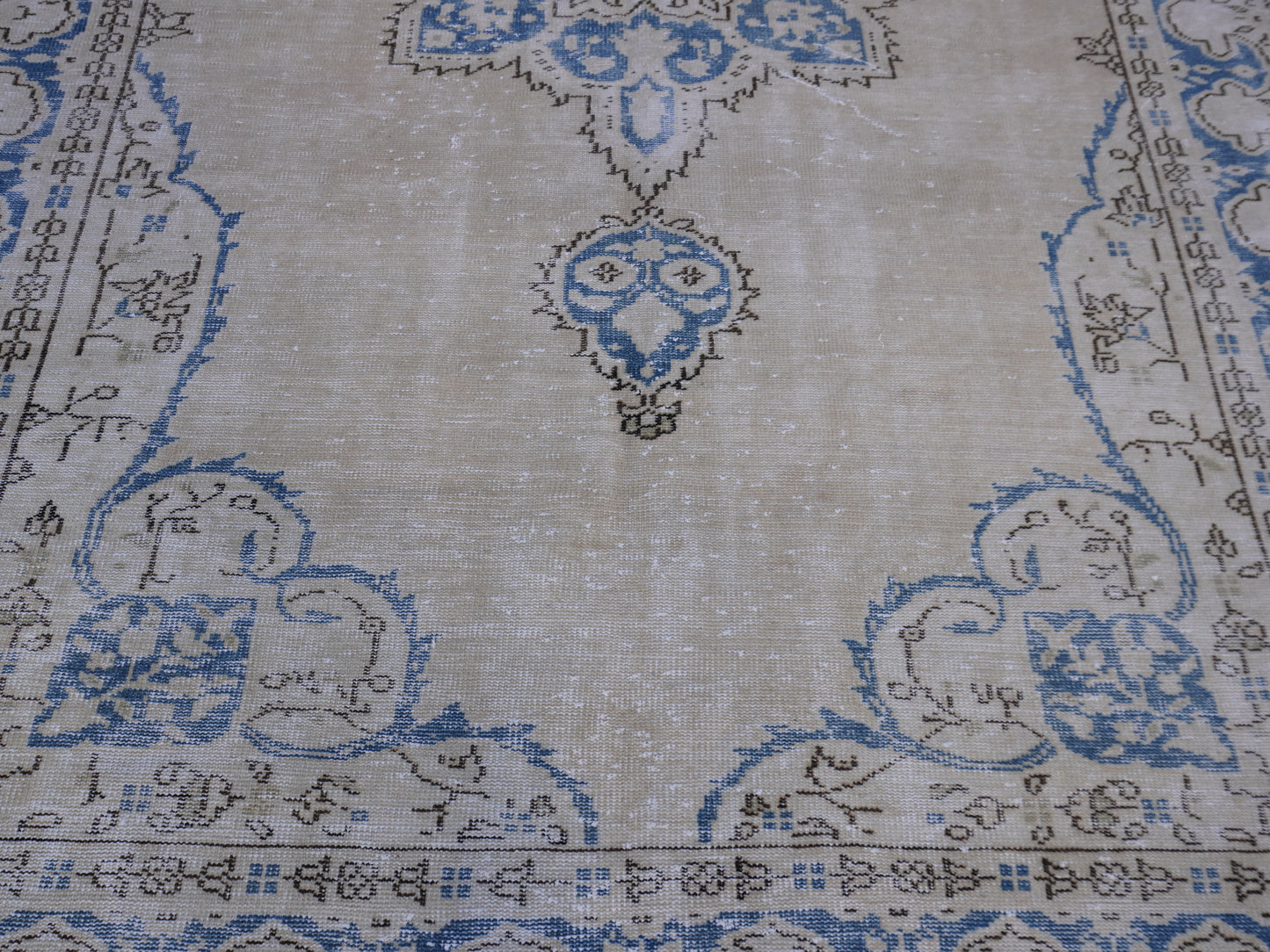 Turkish Vintage Neutral Rug 6x10 ft - skuf38