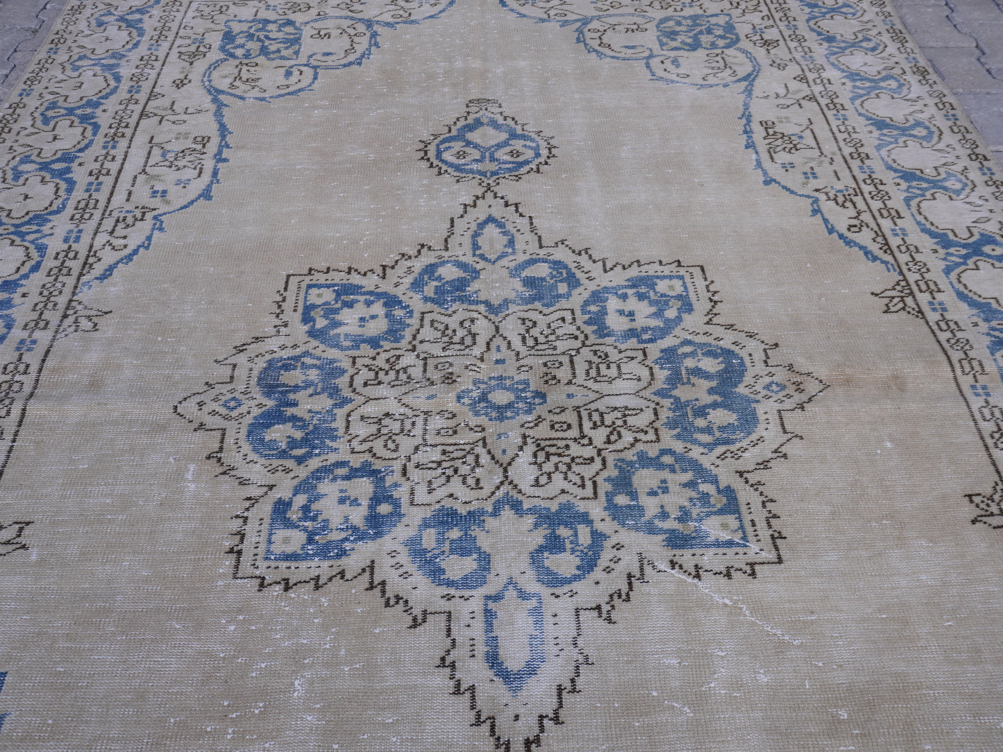 Turkish Vintage Neutral Rug 6x10 ft - skuf38