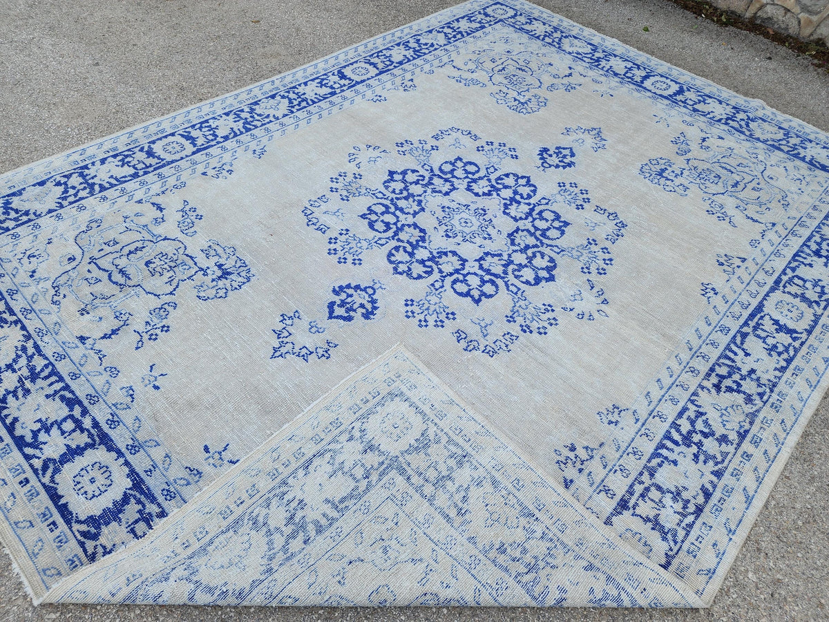 Vintage Oushak Rug 8x11: Blue Medallion Turkish Hand-Knotted Wool Area Rug
