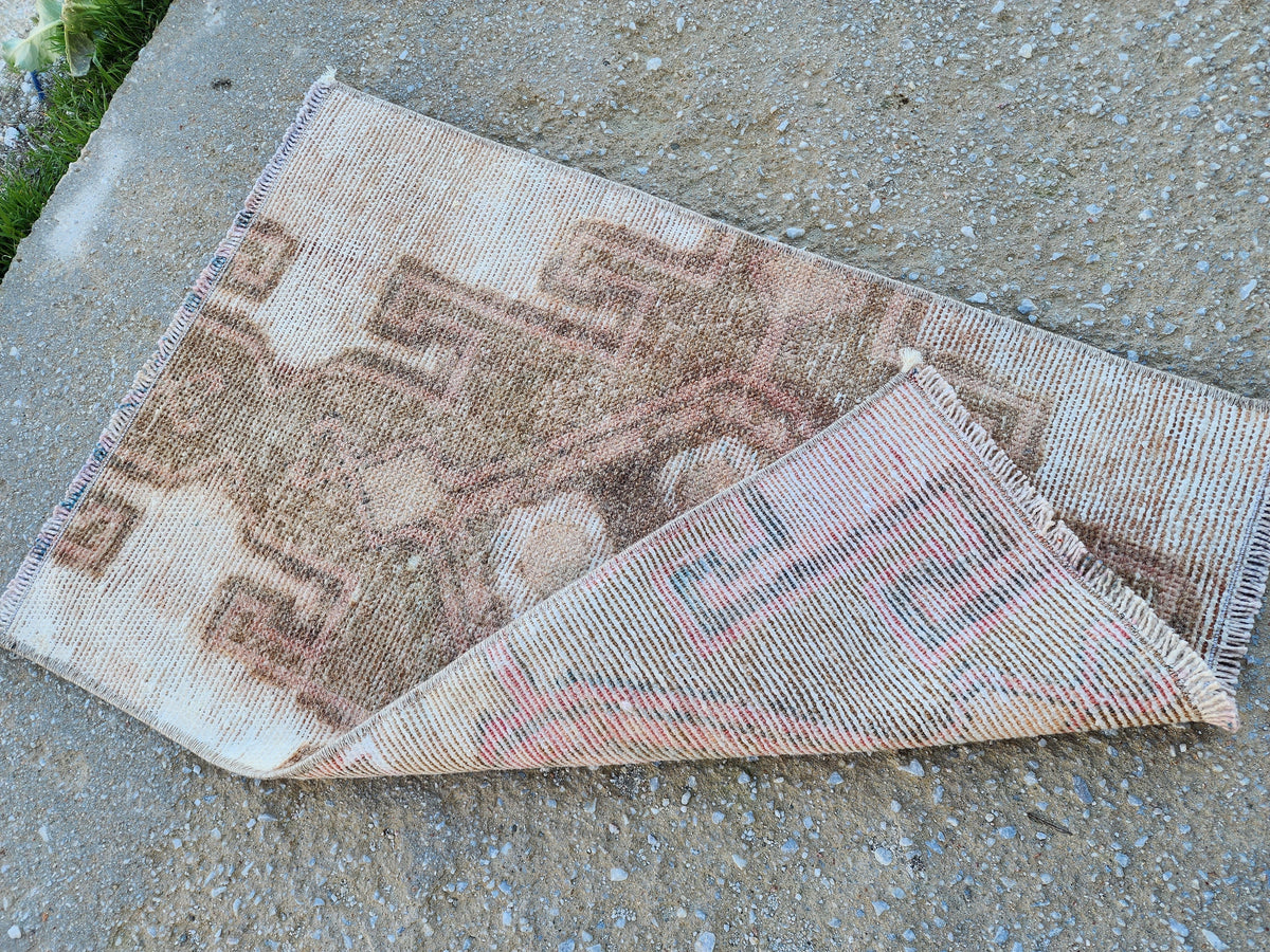 Vintage Oushak Area Rug: Small Oriental Door Mat (1.9x2.8)