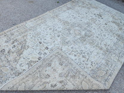 Hand-Knotted Wool Oushak Rug 6x10: Neutral Turkish Vintage Rug