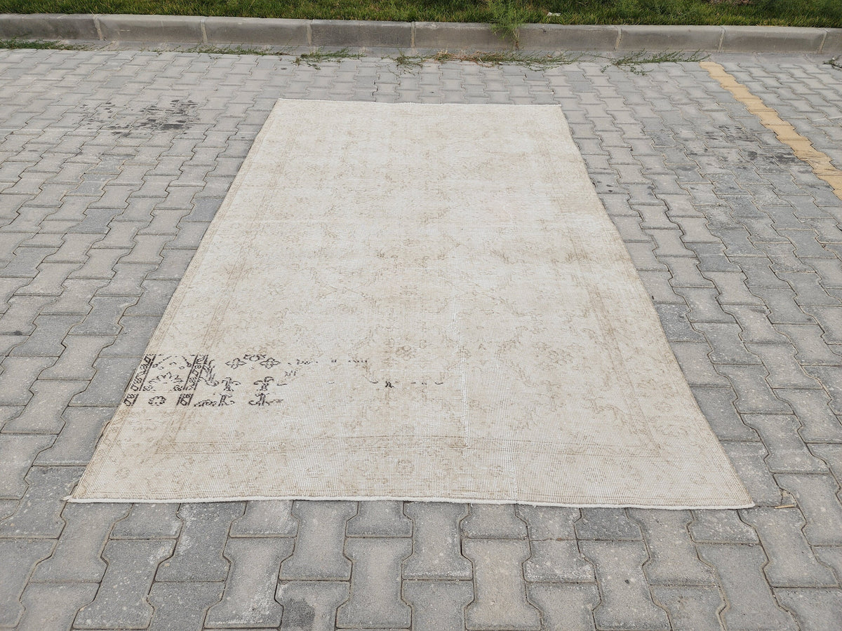 Handwoven Turkish Oushak Rug 5x8: Beige Wool, Rustic Home Decor
