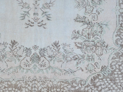 6x10 Vintage Rug: Gray Medallion Oriental Design, Neutral Living Room Interior