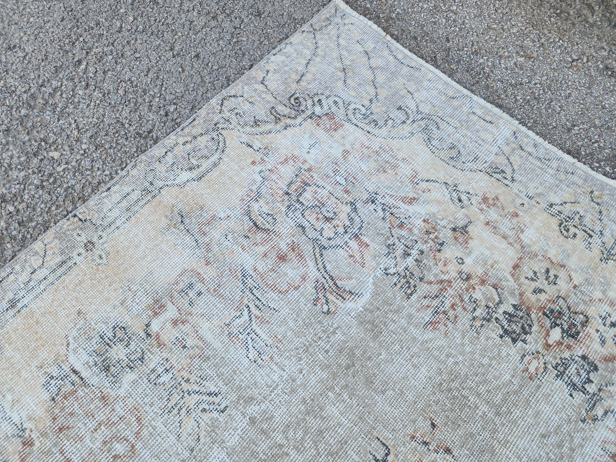 Neutral Oushak Rug 5x9: Turkish Hand Knotted, Dining Room Decor