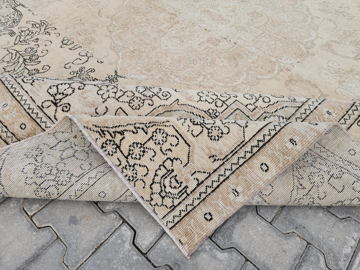 9×12  Vintage Wool Rug : Rustic Abraj  Hand-Woven, Neutral and Beige
