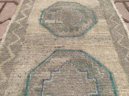 Oushak Boho Rug: Small Vintage Doormat (1.64x2.89 ft)