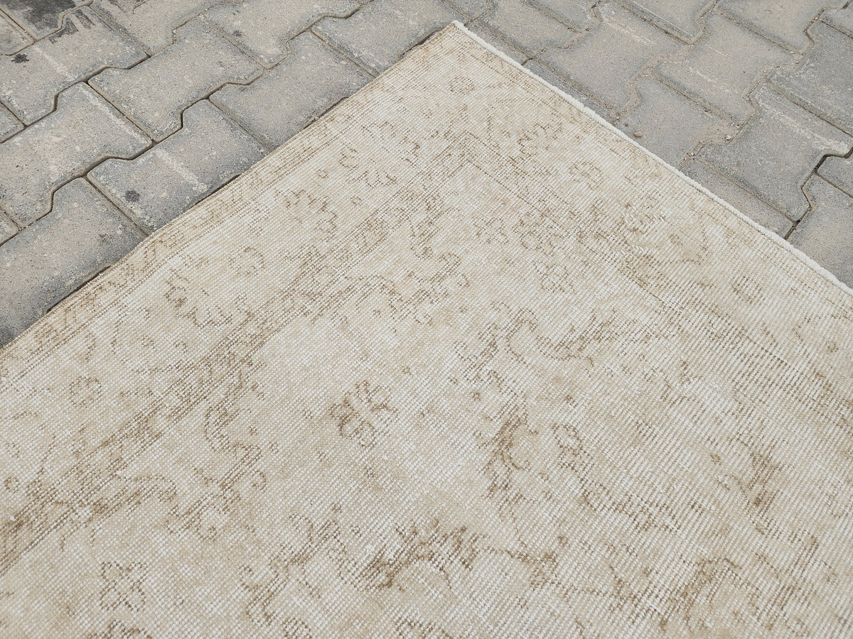 Handwoven Turkish Oushak Rug 5x8: Beige Wool, Rustic Home Decor