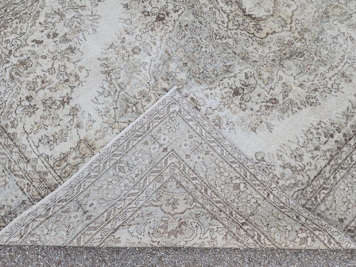6x10 Vintage Oushak Rug: Hand-Knotted Turkish Wool Medallion Rug
