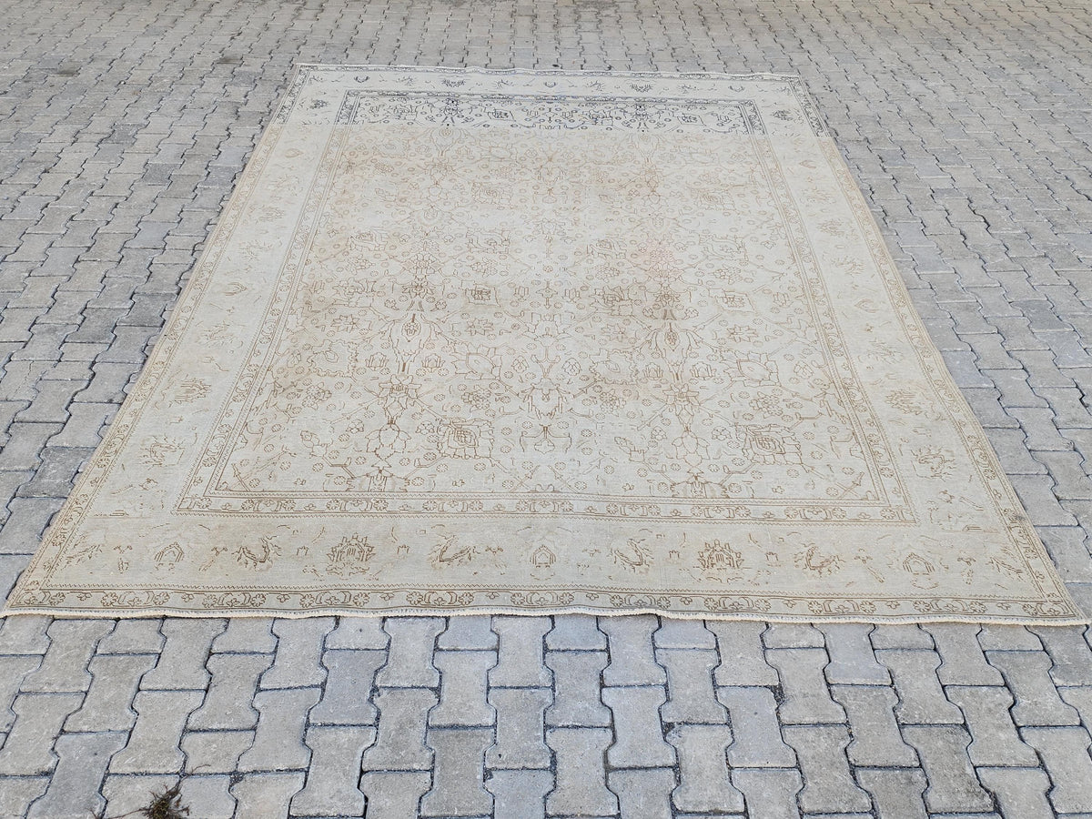 Vintage Turkish Area Rug 10x12: Handcrafted Wool Beige Rug