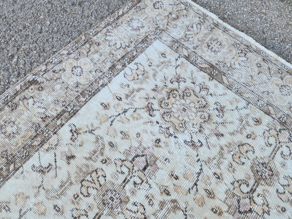 Hand‑woven Turkish Oushak Wool Rug Neutral 5×8 Area Rug: Home Decor