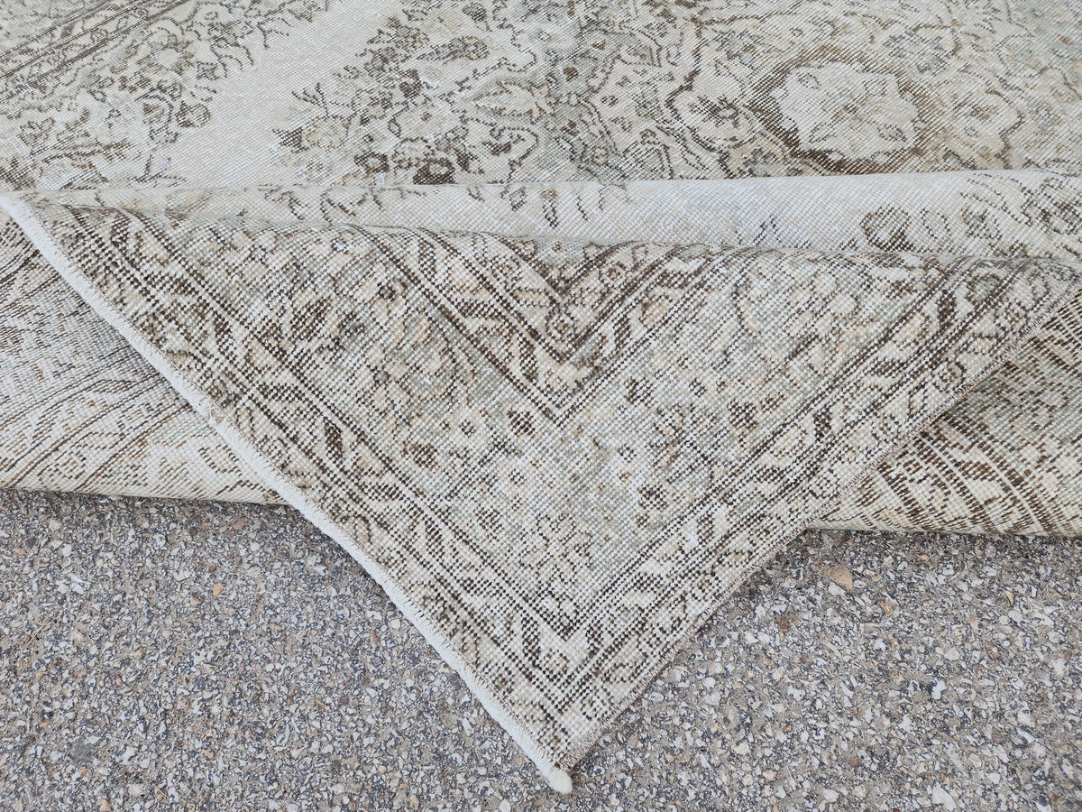 6x10 Vintage Oushak Rug: Hand-Knotted Turkish Wool Medallion Rug
