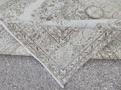 6x10 Vintage Oushak Rug: Hand-Knotted Turkish Wool Medallion Rug