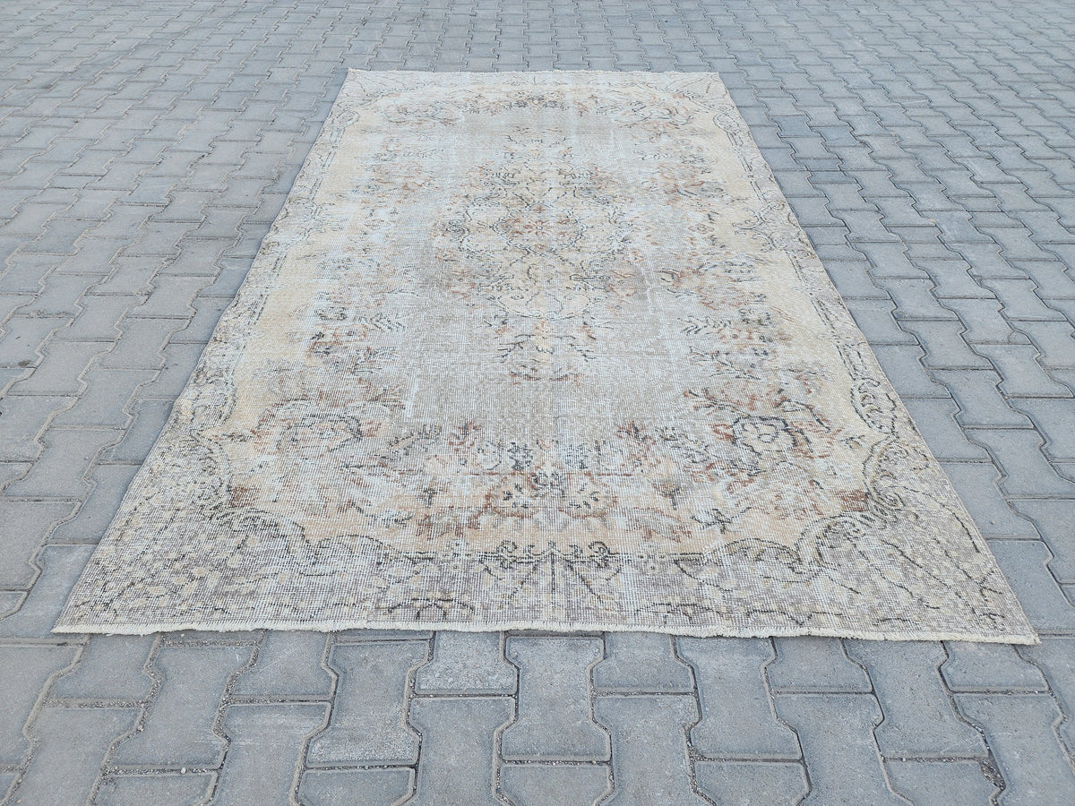 Vintage Oushak Rug 5x9: Handmade Wool, Bohemian Style