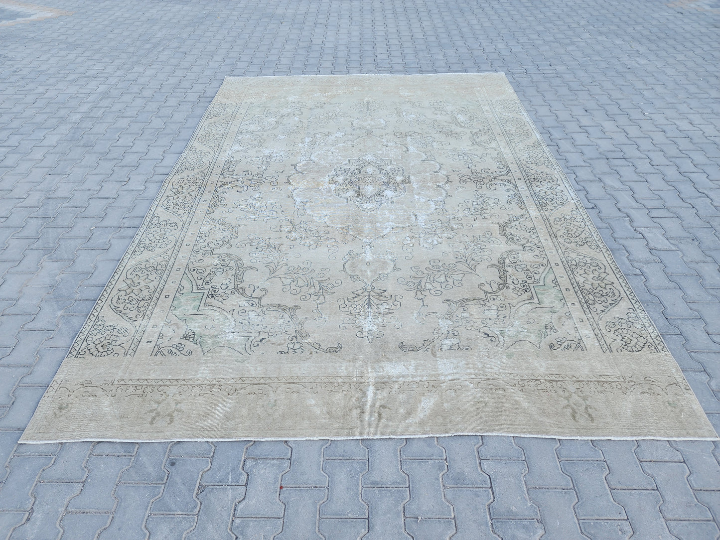 Neutral Oversize Rug 9x12 ft - sku a95