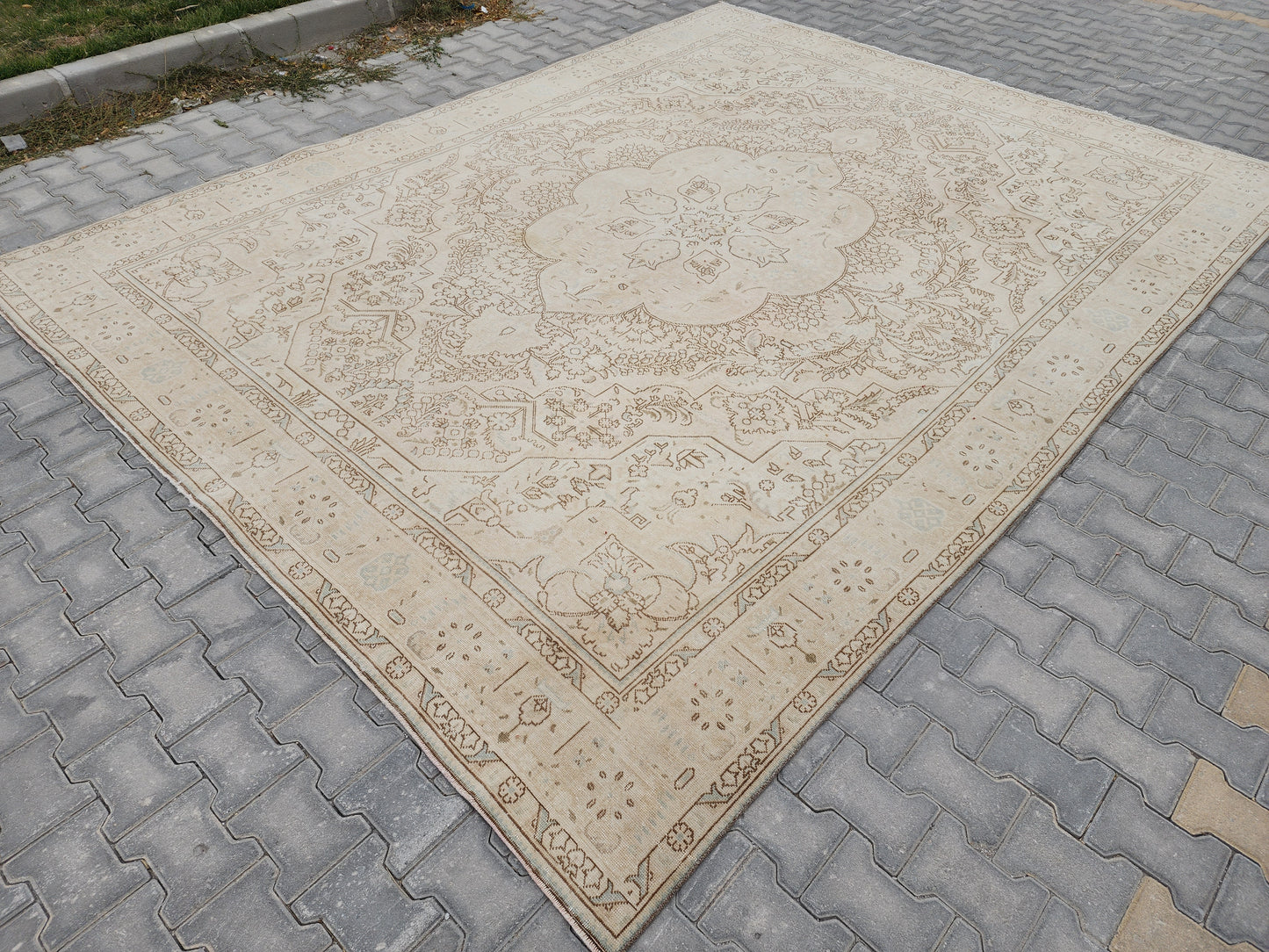 Vintage Oversize Rug 9x12 ft - skua204