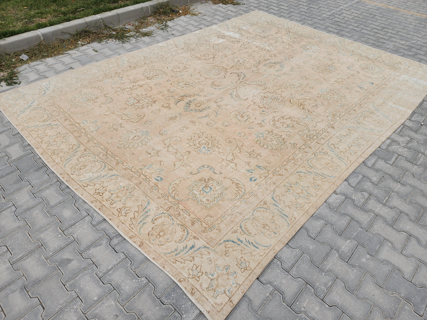 Neutral Vintage Oversize Rug 9x12 ft - skua203