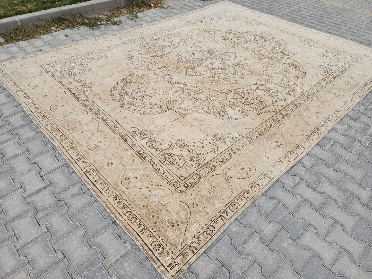 Neutral Vintage Large Rug 9x12 ft - skua201