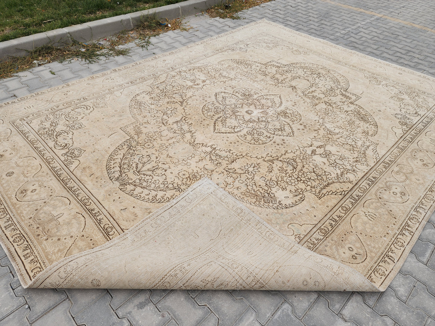 Neutral Vintage Large Rug 9x12 ft - skua201