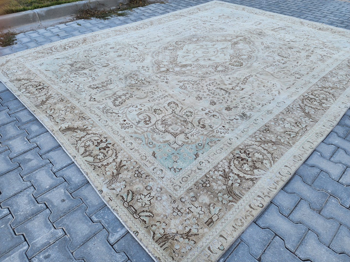 Oversize Vintage Rug 10x13 ft - sku1409