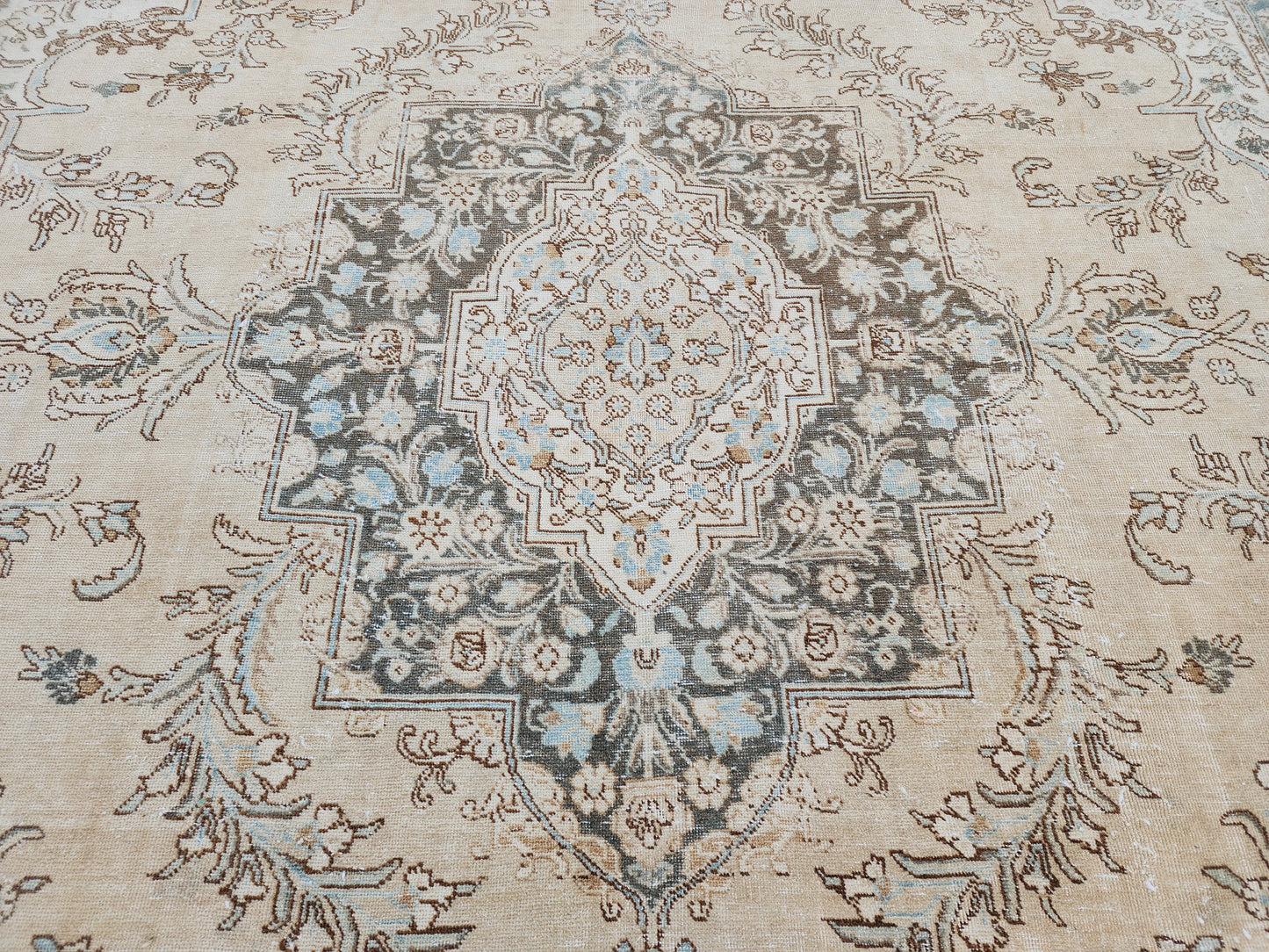 Vintage Wool Rug 10x13 ft - sku1469