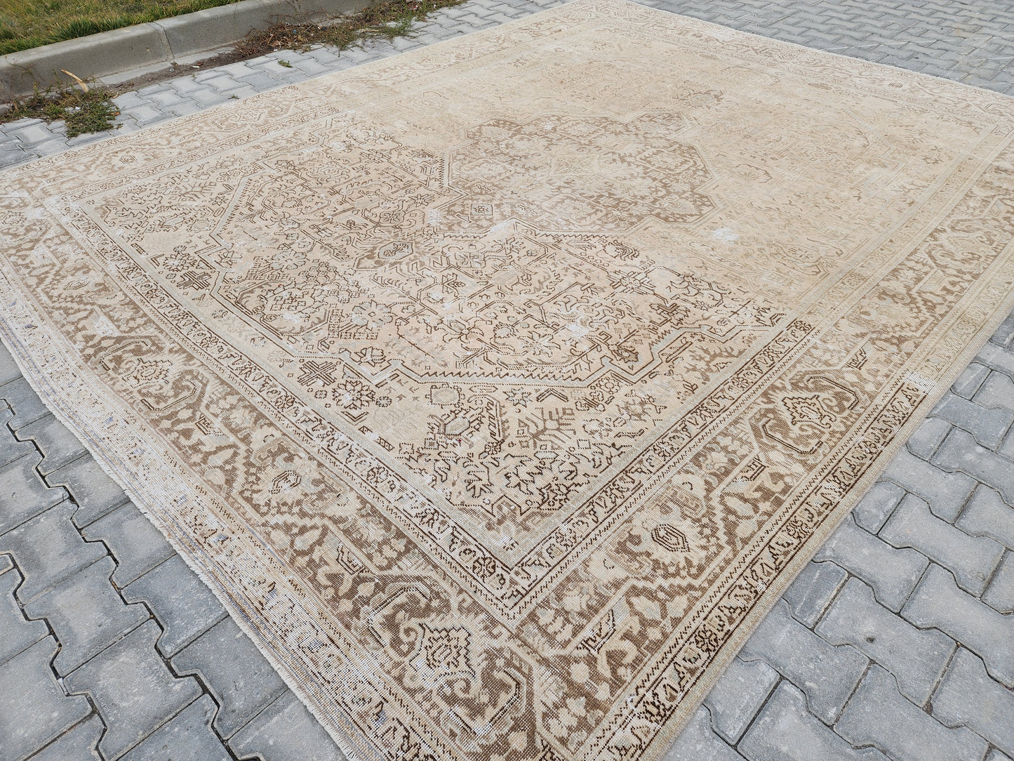 Neutral Vintage Rug 10x12 ft - sku1459