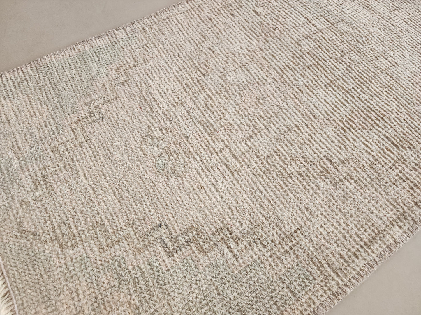 Hand Made Small Neutral Rug 2x3 ft - skuy133