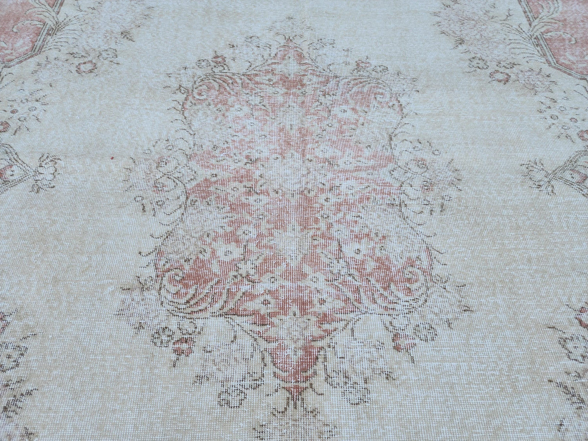 Vintage Turkish Oushak Rug 7x10: Hand-Knotted Wool, Distressed Beige