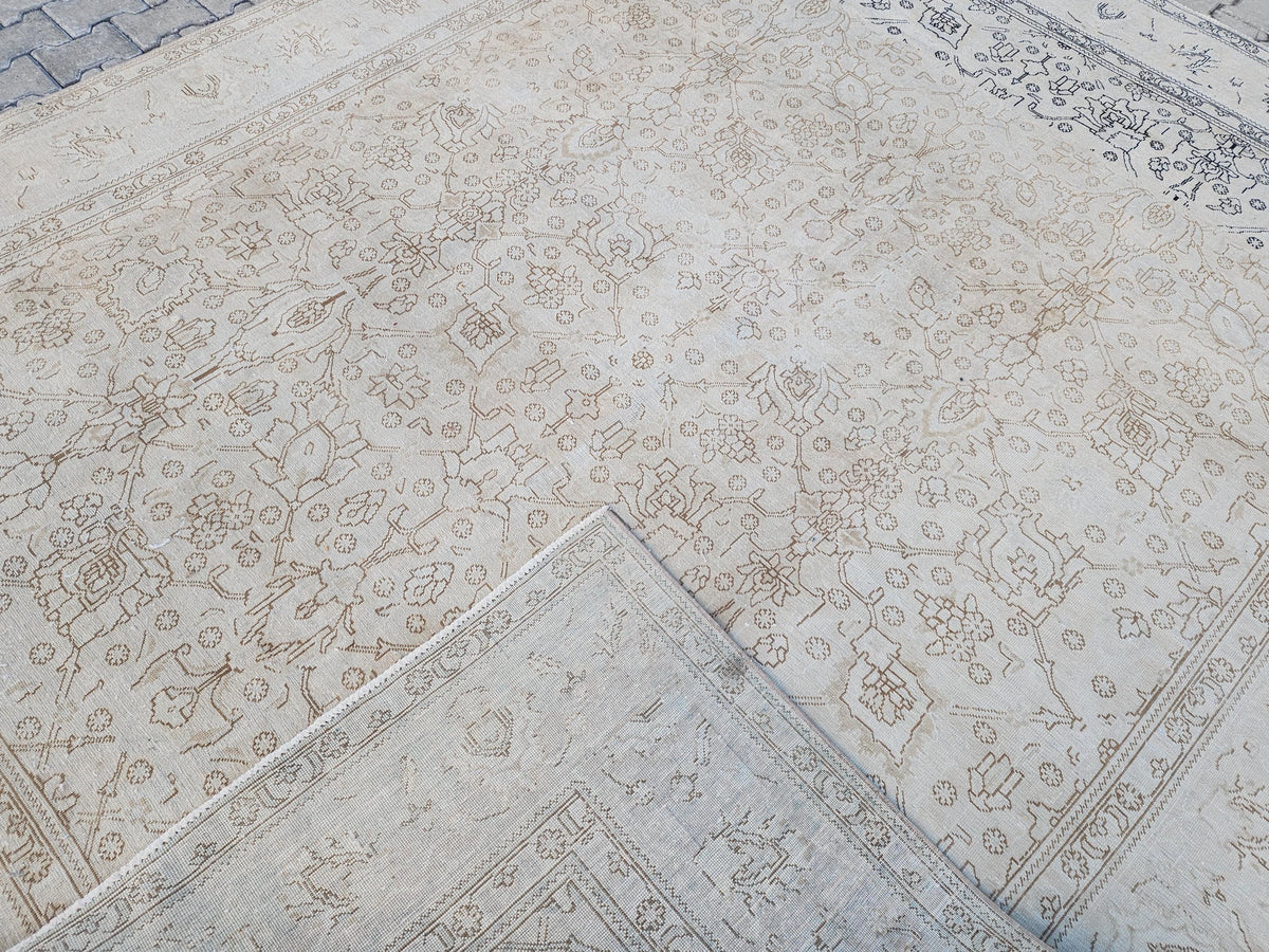 Vintage Turkish Area Rug 10x12: Handcrafted Wool Beige Rug