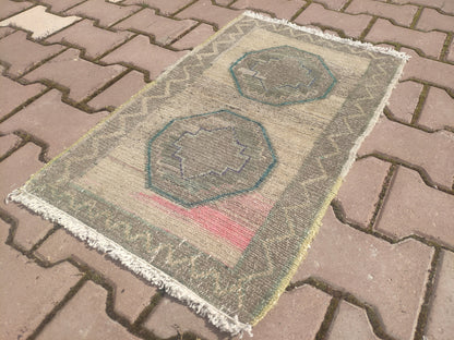 Oushak Boho Rug: Small Vintage Doormat (1.64x2.89 ft)