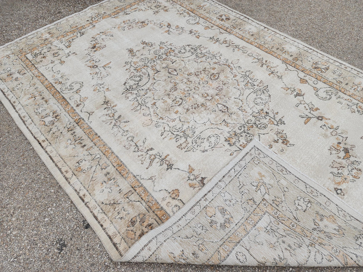 6x9 Vintage Oushak Rug: Handwoven Turkish Wool Medallion Rug