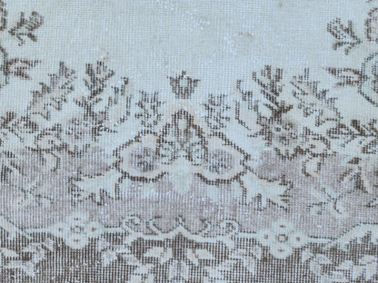 Handwoven Turkish Oushak Wool Rug: Beige Medallion, 4x7