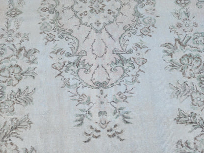 6x10 Vintage Rug: Gray Medallion Oriental Design, Neutral Living Room Interior