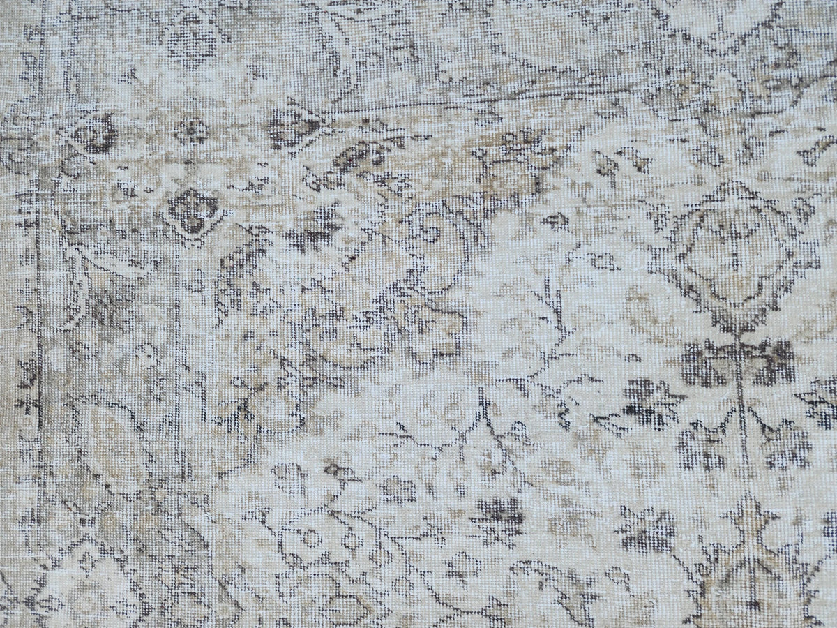 Hand-Knotted Wool Oushak Rug 6x10: Neutral Turkish Vintage Rug