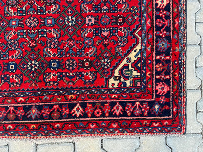 Handcrafted Vintage Wool Rug 4x6: Neutral Boho Accent