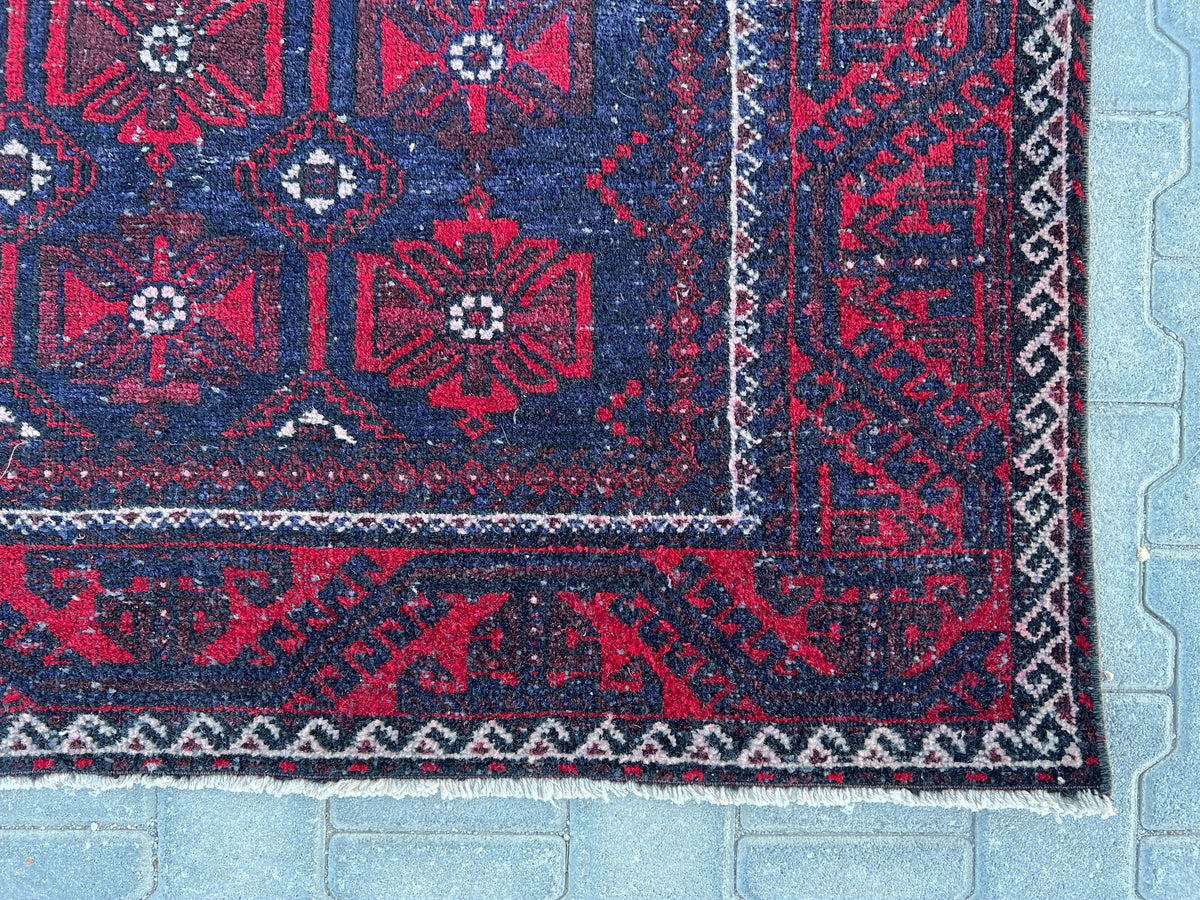 4x7 Vintage Turkmen Rug: Hand-Knotted Wool Turkish Rug