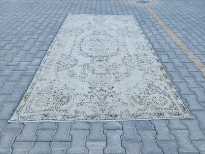5x9 Vintage Turkish Rug: Handwoven Wool, Neutral Oriental Design